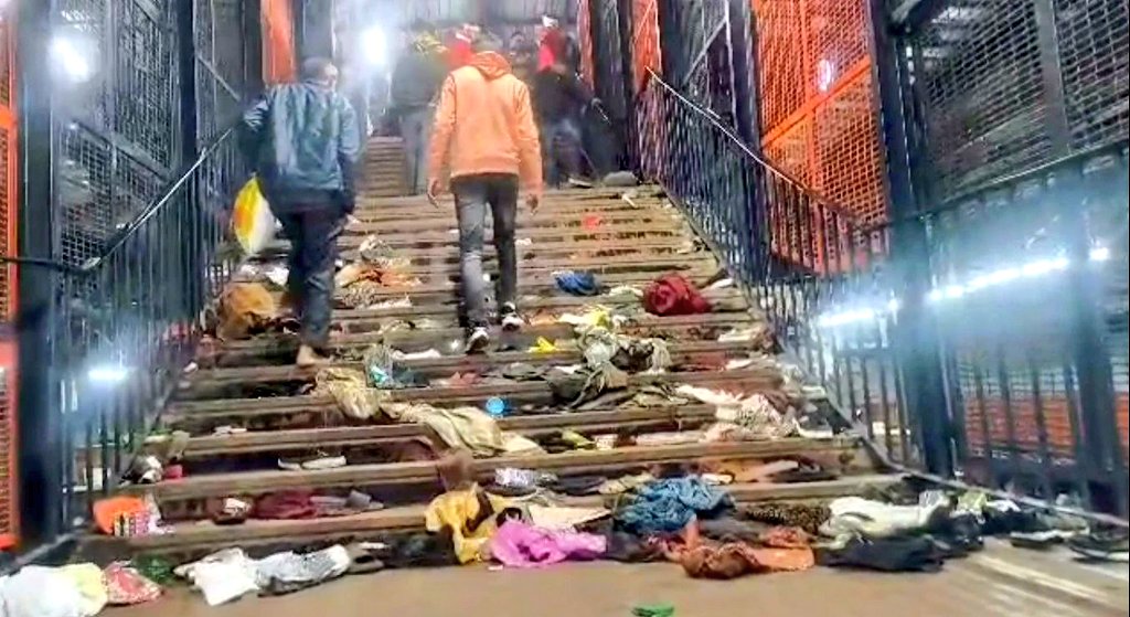 New Delhi Railway Station Stampede: Crowd Chaos at Platform 14