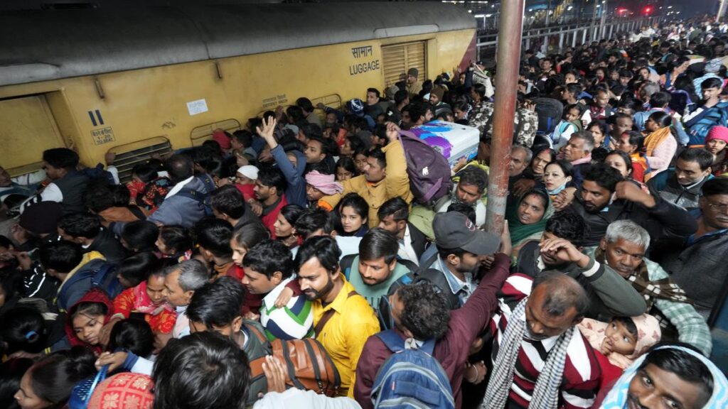 New Delhi Railway Station Stampede: Crowd Chaos at Platform 14 Rahul Gandhi
